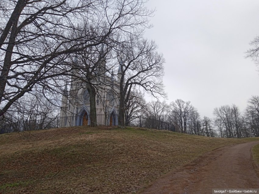 Дворцовые конюшни в Петергофе