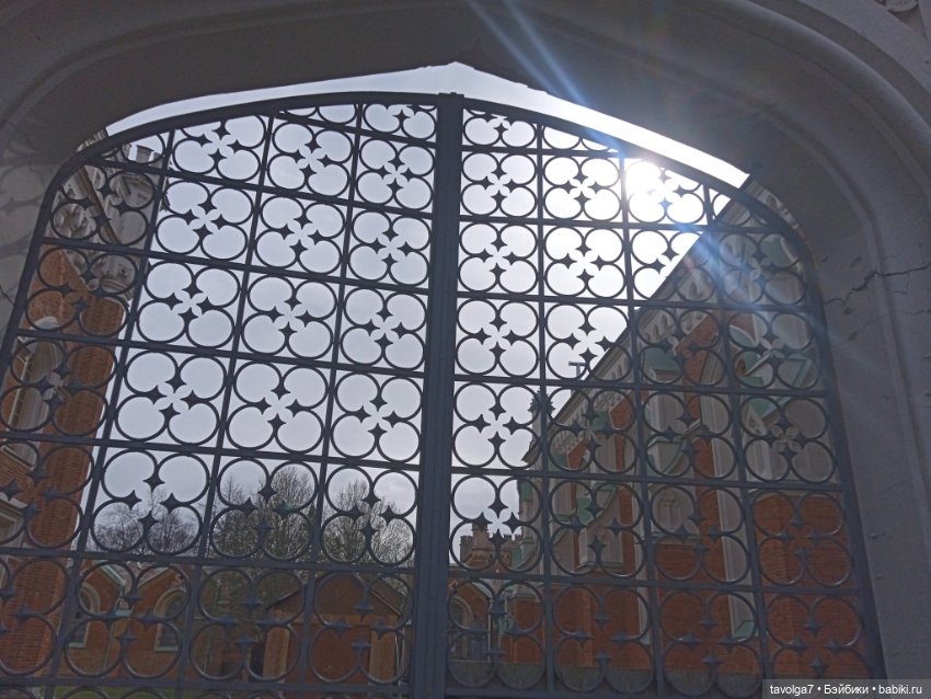 Дворцовые конюшни в Петергофе