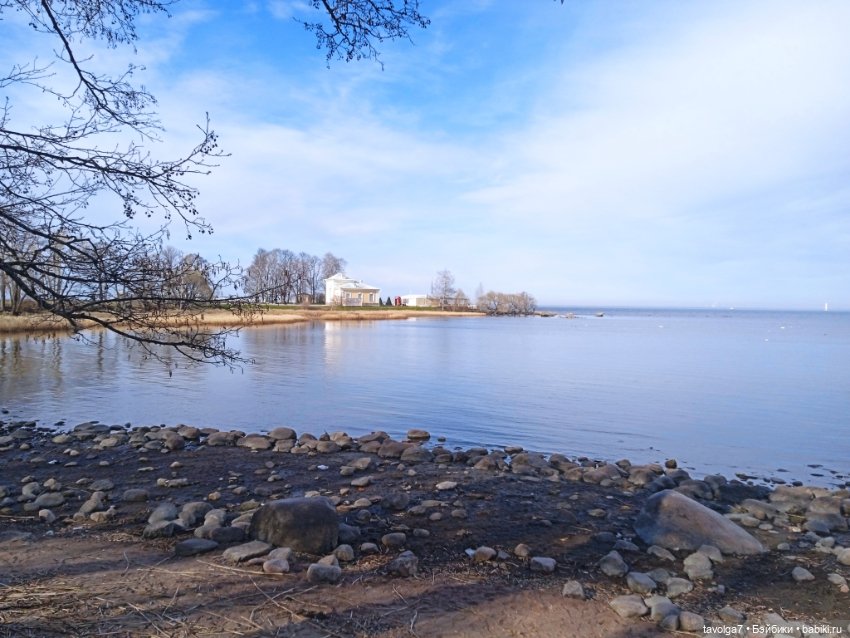 Петергоф в апреле 2026 с историческими справками