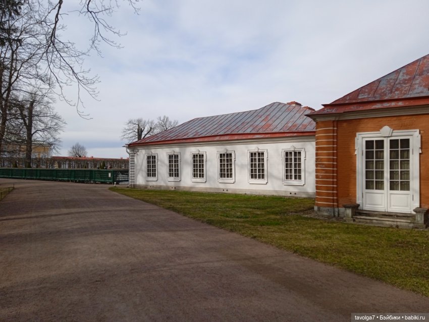 Петергоф в апреле 2026 с историческими справками