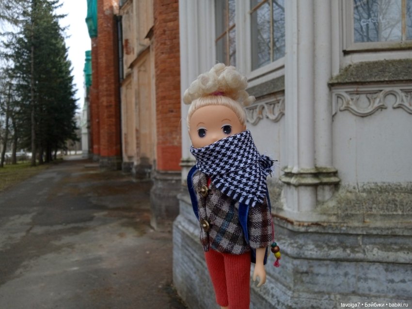 Дворцовые конюшни в Петергофе