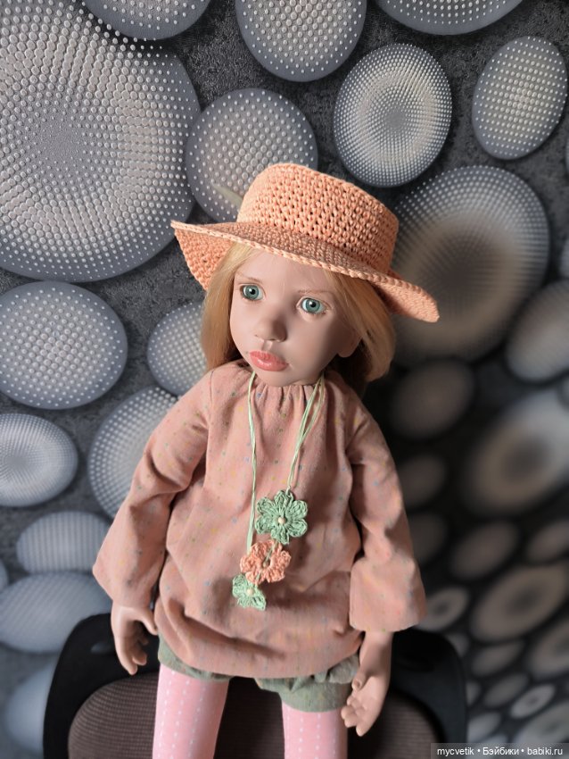 Sienna Zwergnase и вязаная шляпа