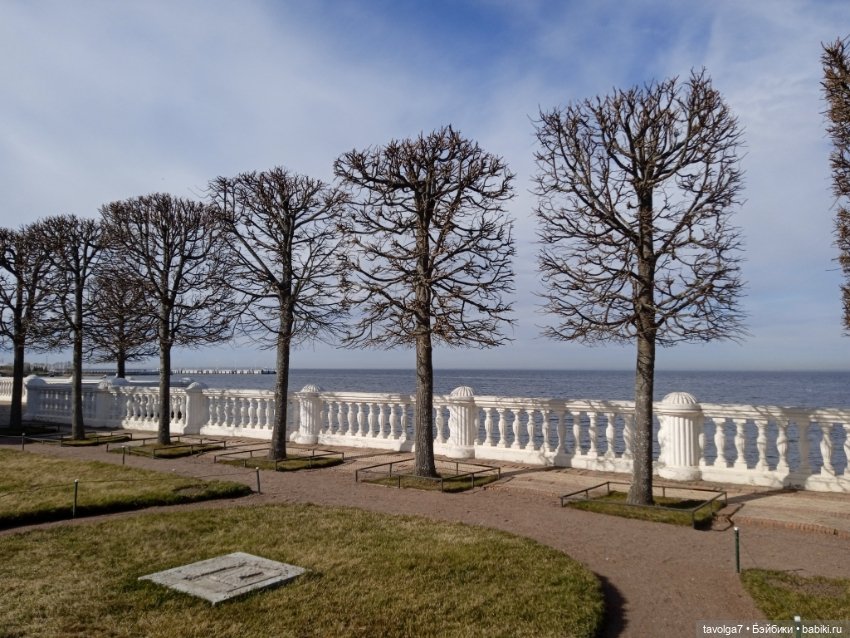 Петергоф в апреле 2026 с историческими справками