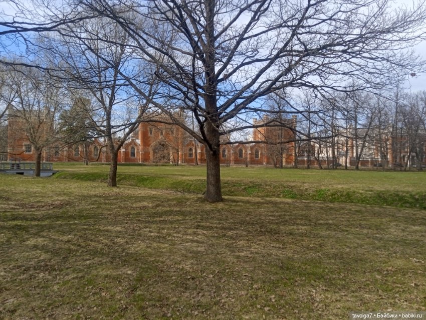 Дворцовые конюшни в Петергофе (фото 2)