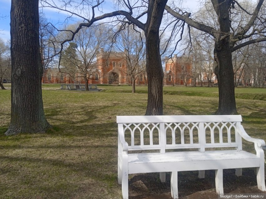 Дворцовые конюшни в Петергофе