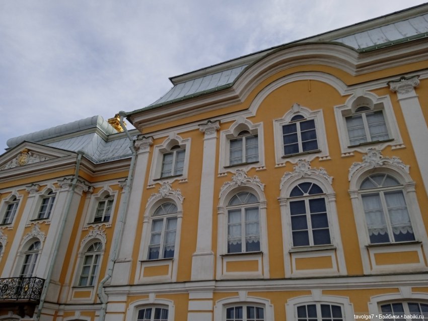 Петергоф в апреле 2026 с историческими справками