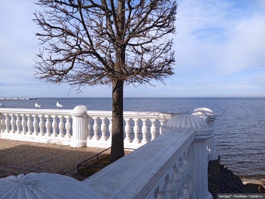 Петергоф в апреле 2026 с историческими справками