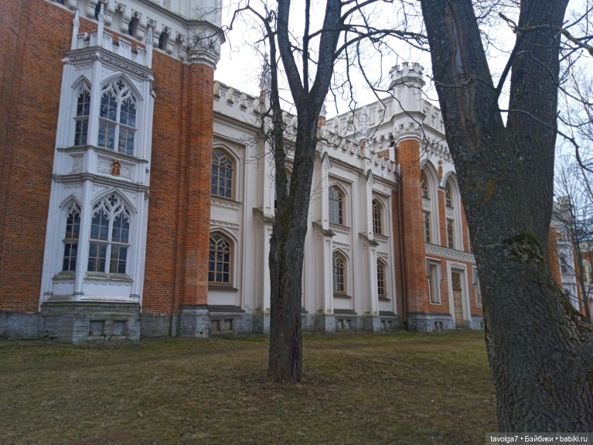 Дворцовые конюшни в Петергофе (фото 4)