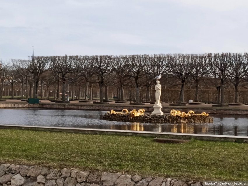 Петергоф в апреле 2026 с историческими справками