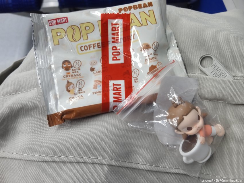 Pop Mart Bean Zsiga - маленькое недовольное кофейное зёрнышко в Питере (фото 4)