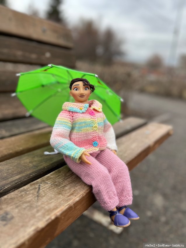 С Луизой на прогулке в дождик