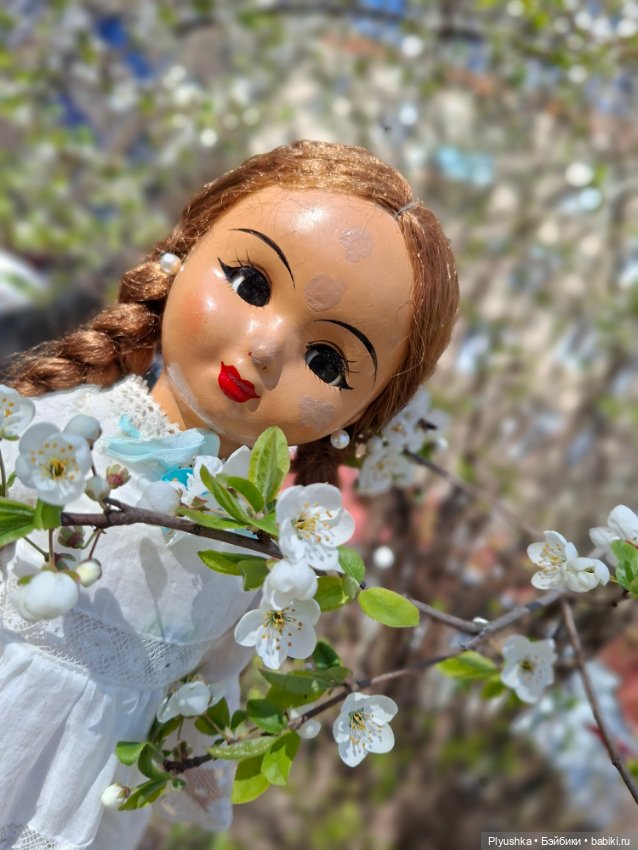 Валюша и весеннее цветение