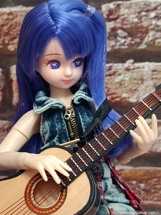 Ликка и в музыкальном магазине