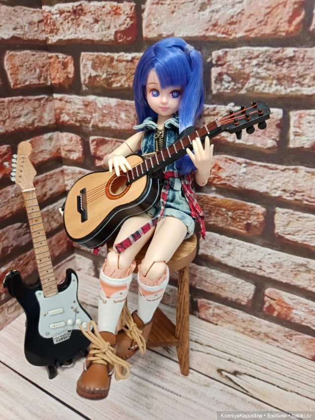 Ликка и в музыкальном магазине (фото 2)