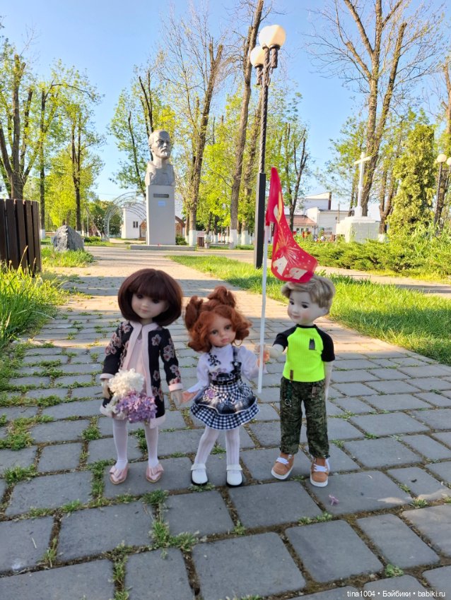 С праздником — Куклы Ruby Red (Руби Ред) Fashion Friends: Siblies (фото 3)