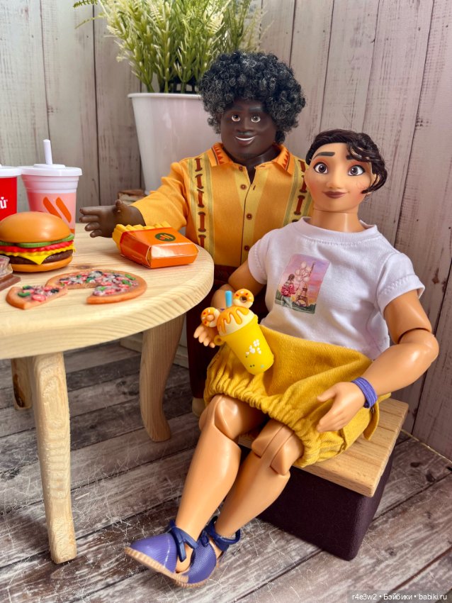 Вредный обед …🍕🍕🍕 — Куклы Disney Animators и Принцессы Диснея: Disney Store