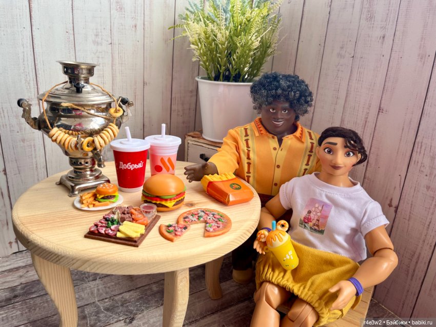 Вредный обед …🍕🍕🍕 — Куклы Disney Animators и Принцессы Диснея: Disney Store
