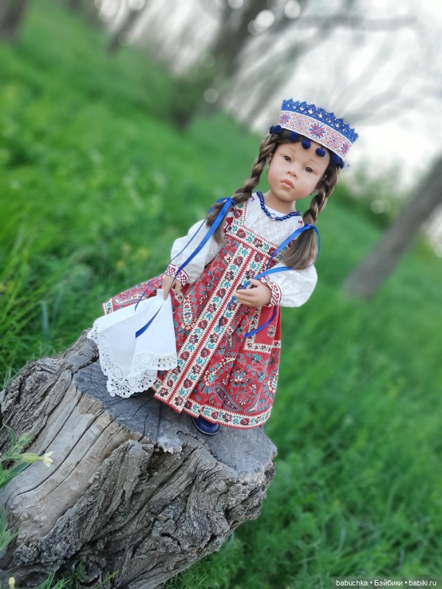 Идет красавица, плывет лебёдушкой, и все любуются её красой (фото 3)