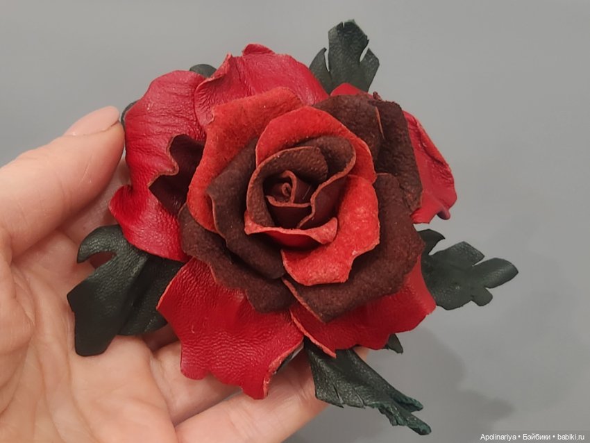 Цветок, который не вянет. Брошь из кожи ручной работы 🌸 (фото 8)