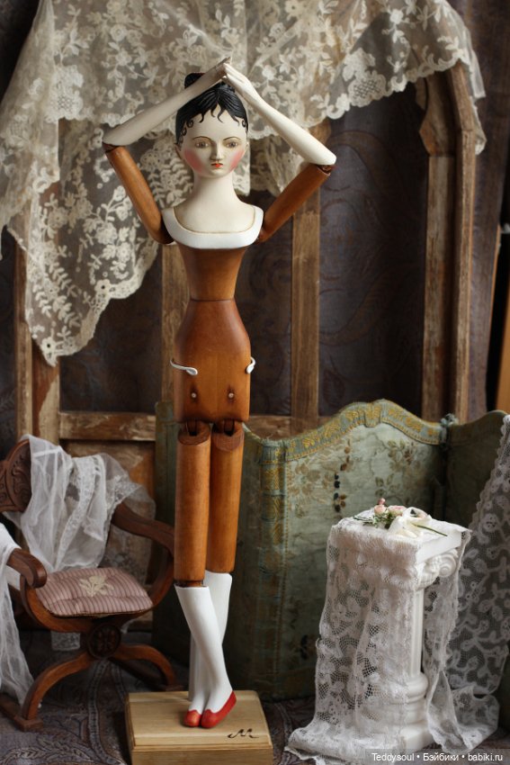 Кукла из дерева в стиле Grodner Tal Doll