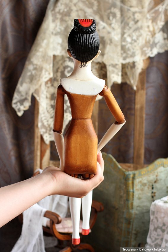 Кукла из дерева в стиле Grodner Tal Doll