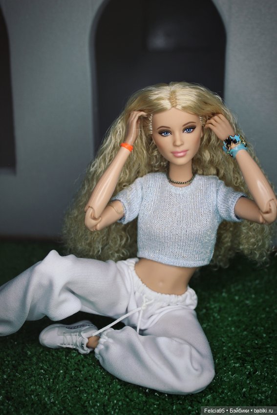 Barbie basics Model 07 Victoria (фото 6)