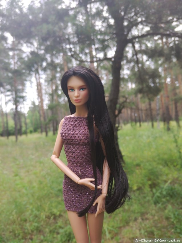 Красотки на прогулке в лесу