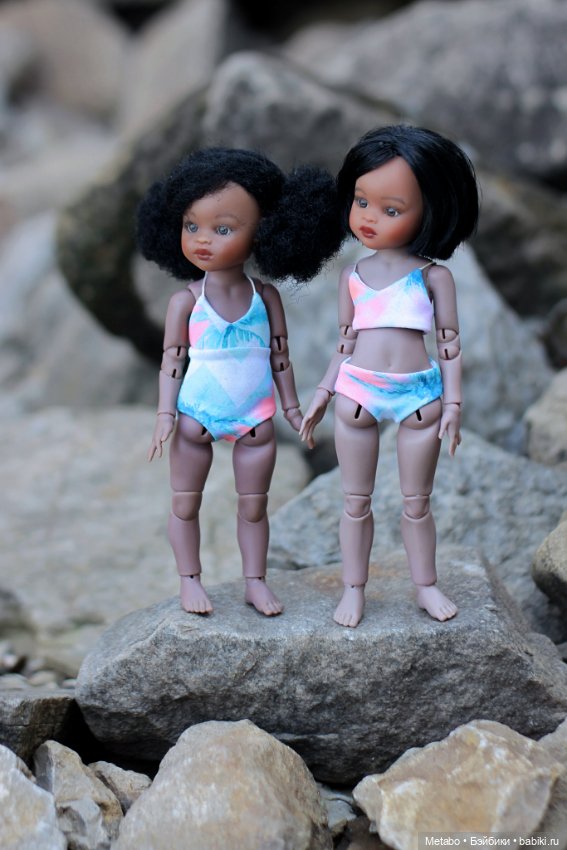 Фотосессия сестер на камнях
