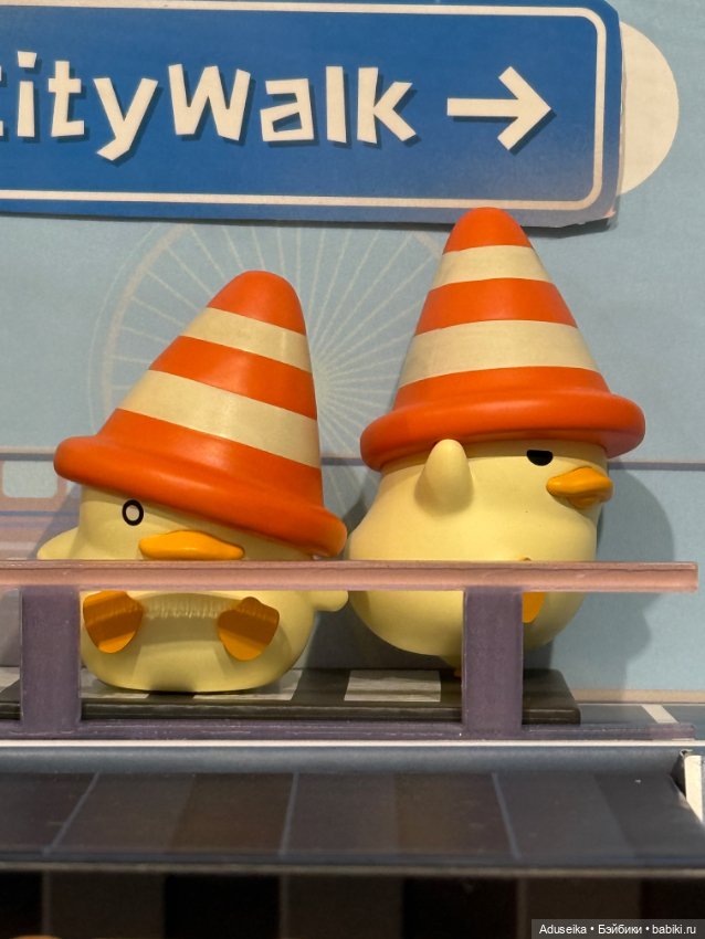Ути 🦆 Mini Duckoo Citiwalk, Pop Mart витрина