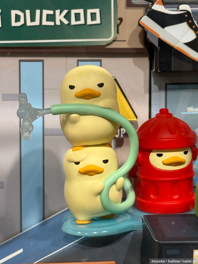 Ути 🦆 Mini Duckoo Citiwalk, Pop Mart витрина
