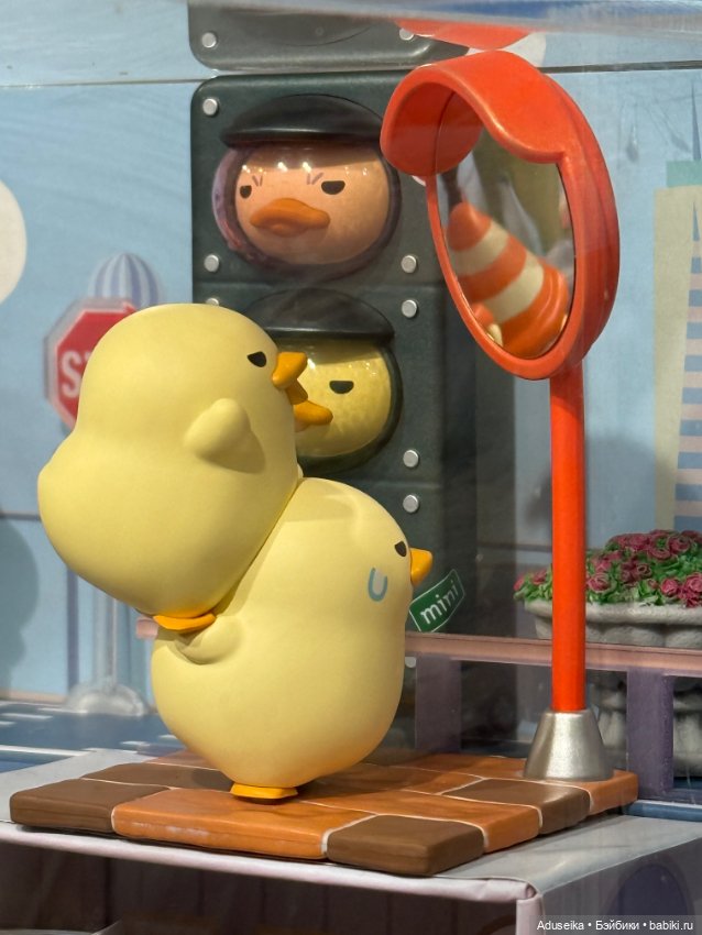 Ути 🦆 Mini Duckoo Citiwalk, Pop Mart витрина