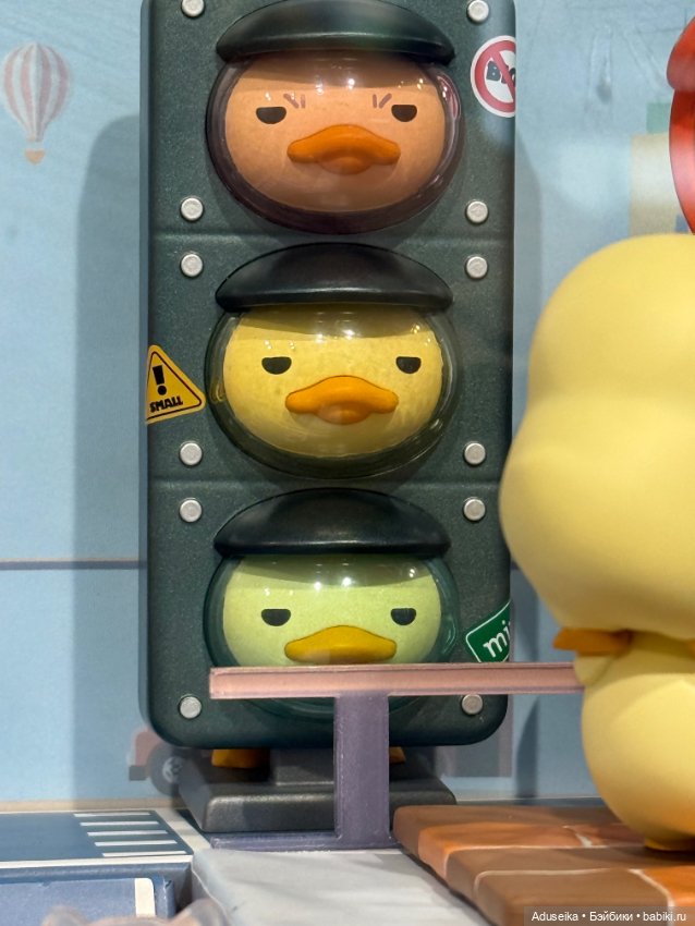 Ути 🦆 Mini Duckoo Citiwalk, Pop Mart витрина