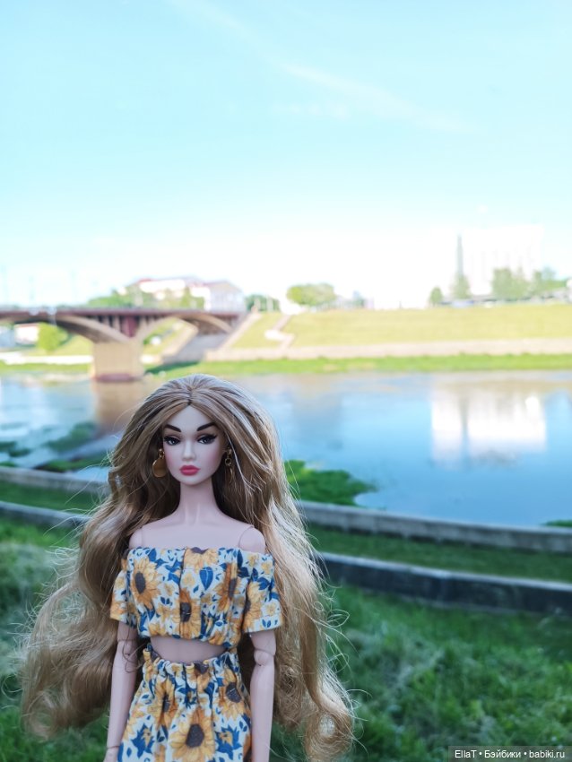 У фонтана — Куклы Integrity Toys (Интегрити): Poppy Parker