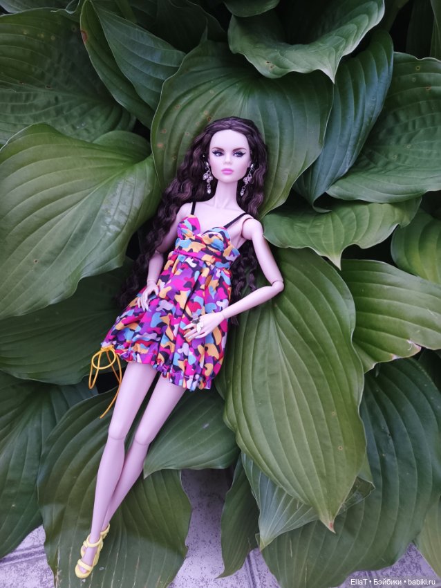 У фонтана — Куклы Integrity Toys (Интегрити): Poppy Parker