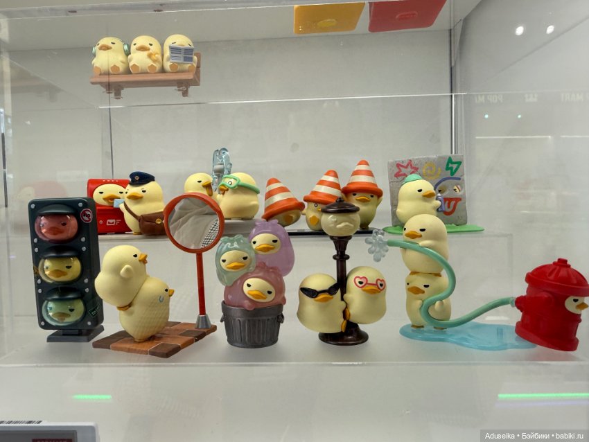 Ути 🦆 Mini Duckoo Citiwalk, Pop Mart витрина
