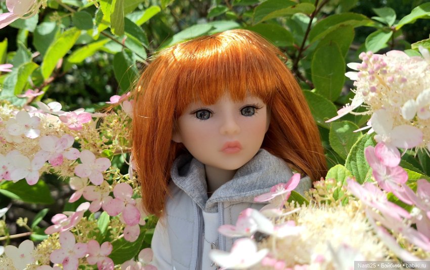 Агния на прогулке — Куклы Ruby Red (Руби Ред) Fashion Friends: Siblies