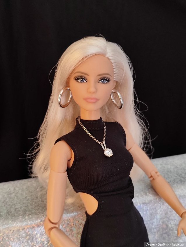 Маленькое черное платье: утонченная Лика (Barbie Basics Model 02) и большие планы