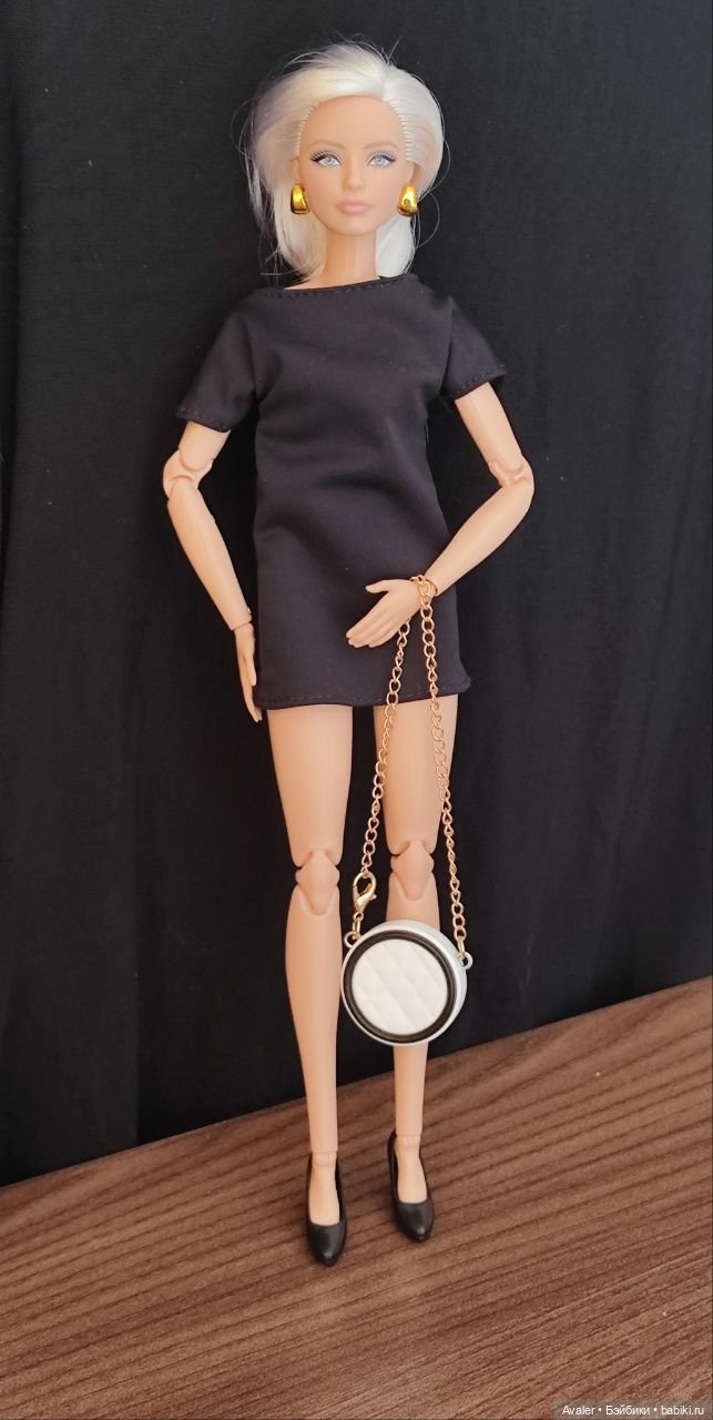 Маленькое черное платье: утонченная Лика (Barbie Basics Model 02) и большие планы (фото 3)