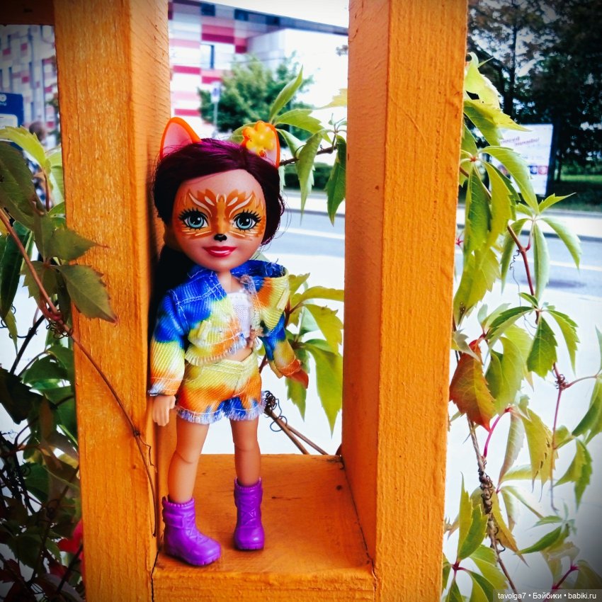 "Лиса пришла! Лисе дорогу!" - Лисичка Enchantimals шагает в осень