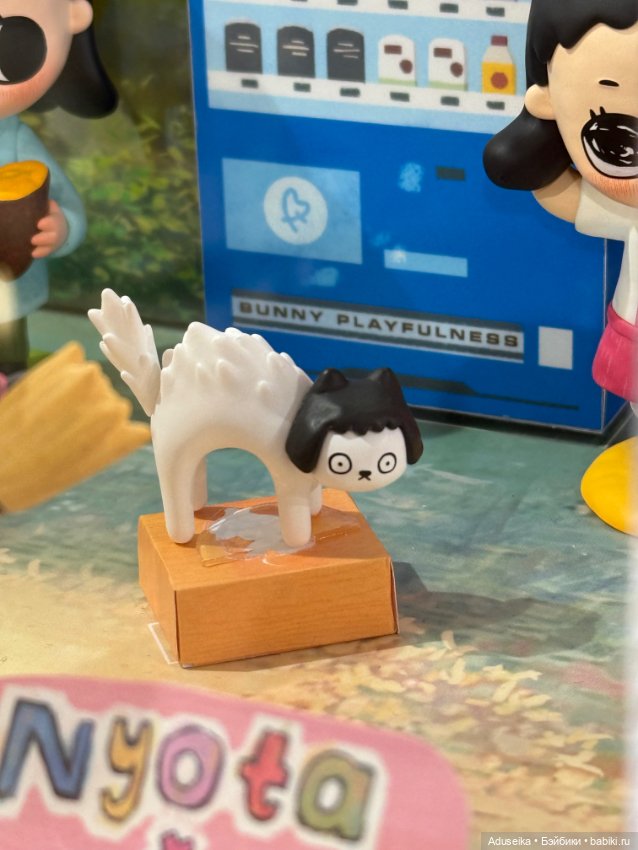 Витрина Pop Mart: Nyota + Chibi Maruko