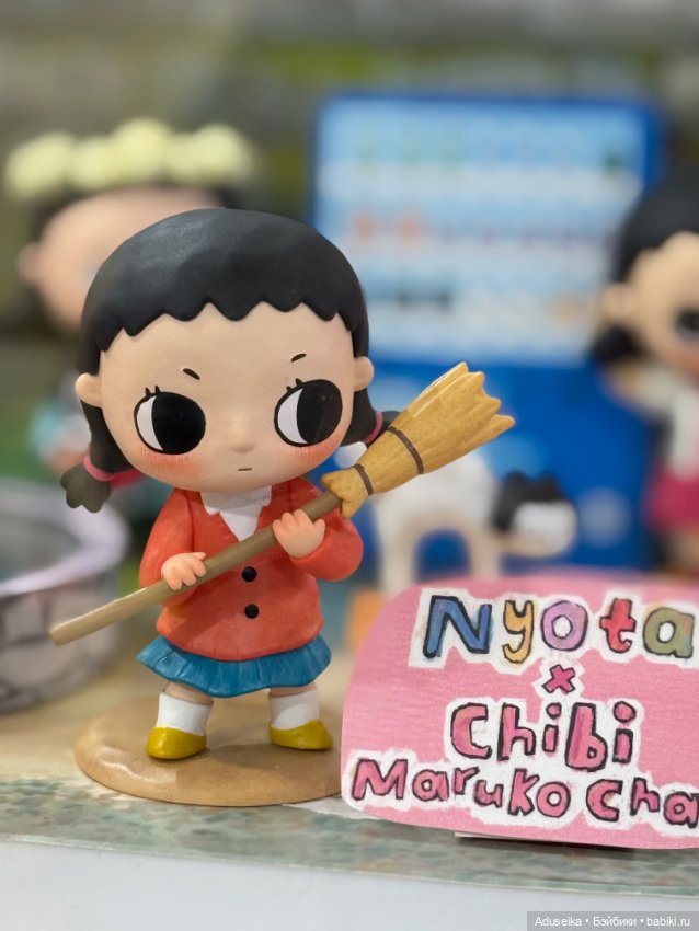 Витрина Pop Mart: Nyota + Chibi Maruko