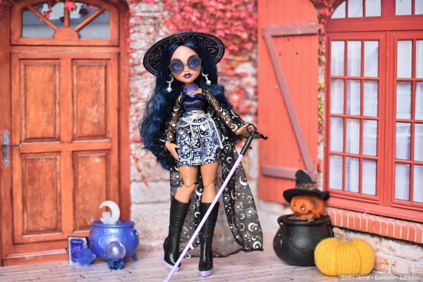 Она что-то видит — Куклы Monster High (Монстер Хай)