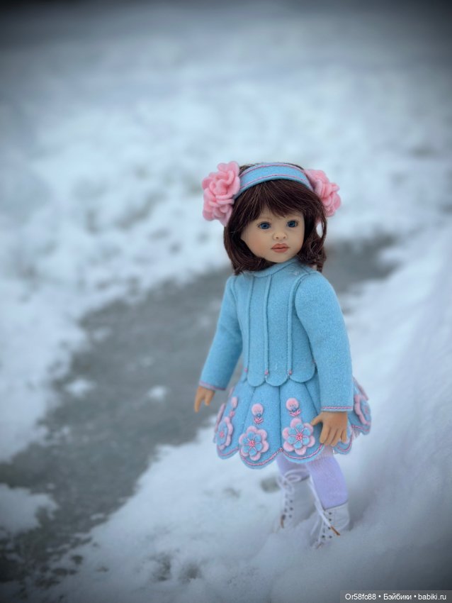 ❄️❄️❄️ «Снежные приключения маленькой фигуристки Роми: фотосессия на настоящем льду ⛸️»
