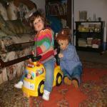 Девочки играют