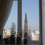 А из нашего окна Площадь Красная видна!  А из вашего окошка?..