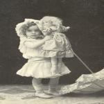 Красивые фото - ретро дети с ретро куклами