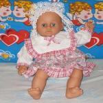 Отмыли в керосине резиновую куклу....