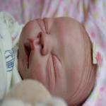 У нас появились волосики и реснички:)