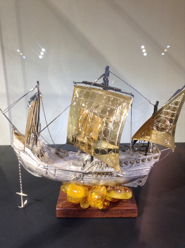 Милая сердцу Божедомка. "Парк янтарного периода". ч.6. (Продолжение). Изделия и украшения из янтаря (фото 7)