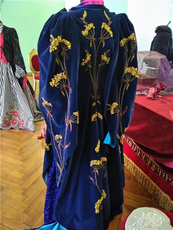 Выставка костюмов к фильму " Матильда", часть 2